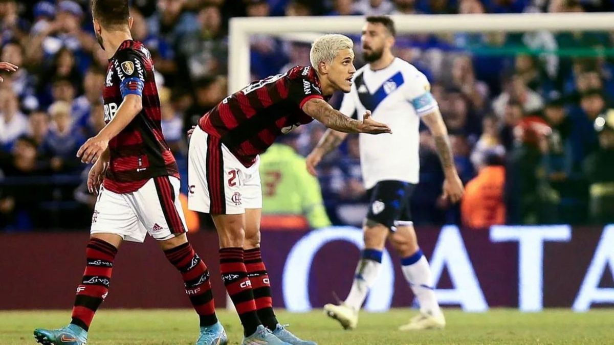 Flamengo aplastó a Vélez en Liniers y quedó a un paso de avanzar a la final de la Copa Libertadores.