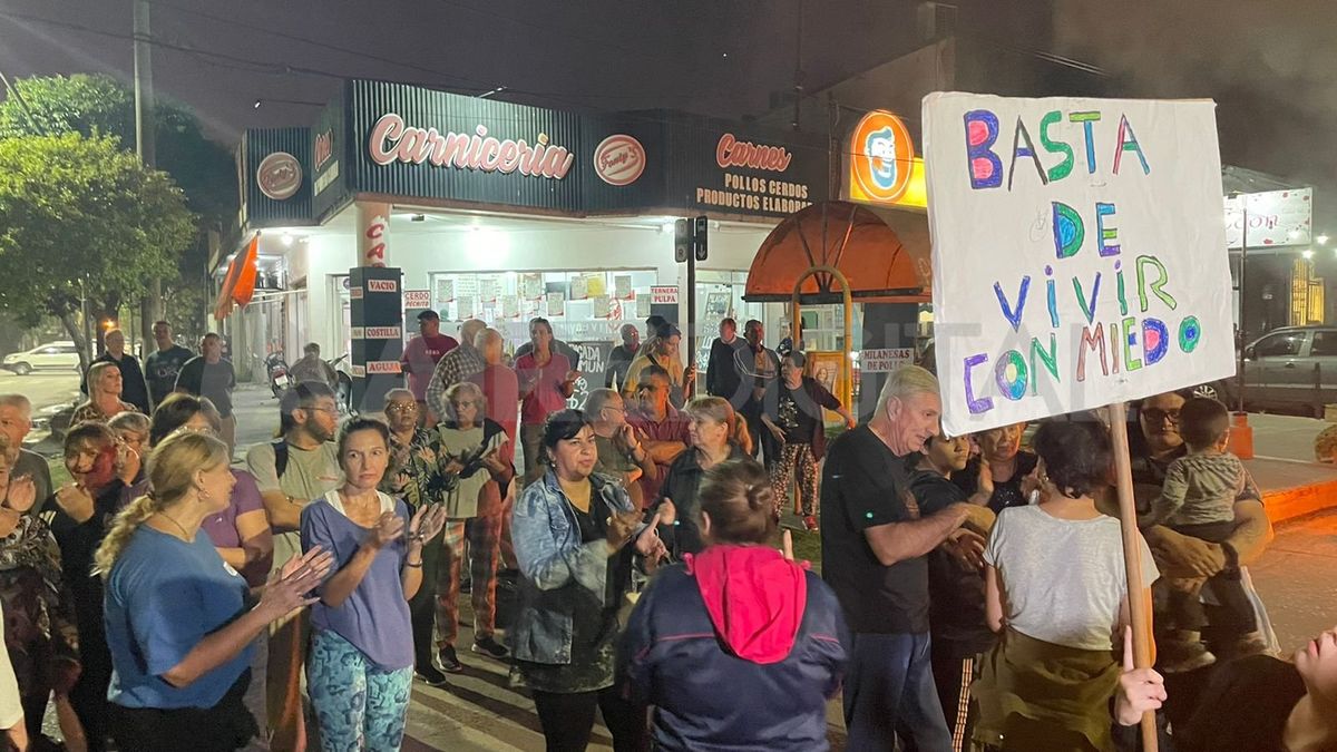 La manifestación por la inseguridad de los vecinos de barrio Transporte.