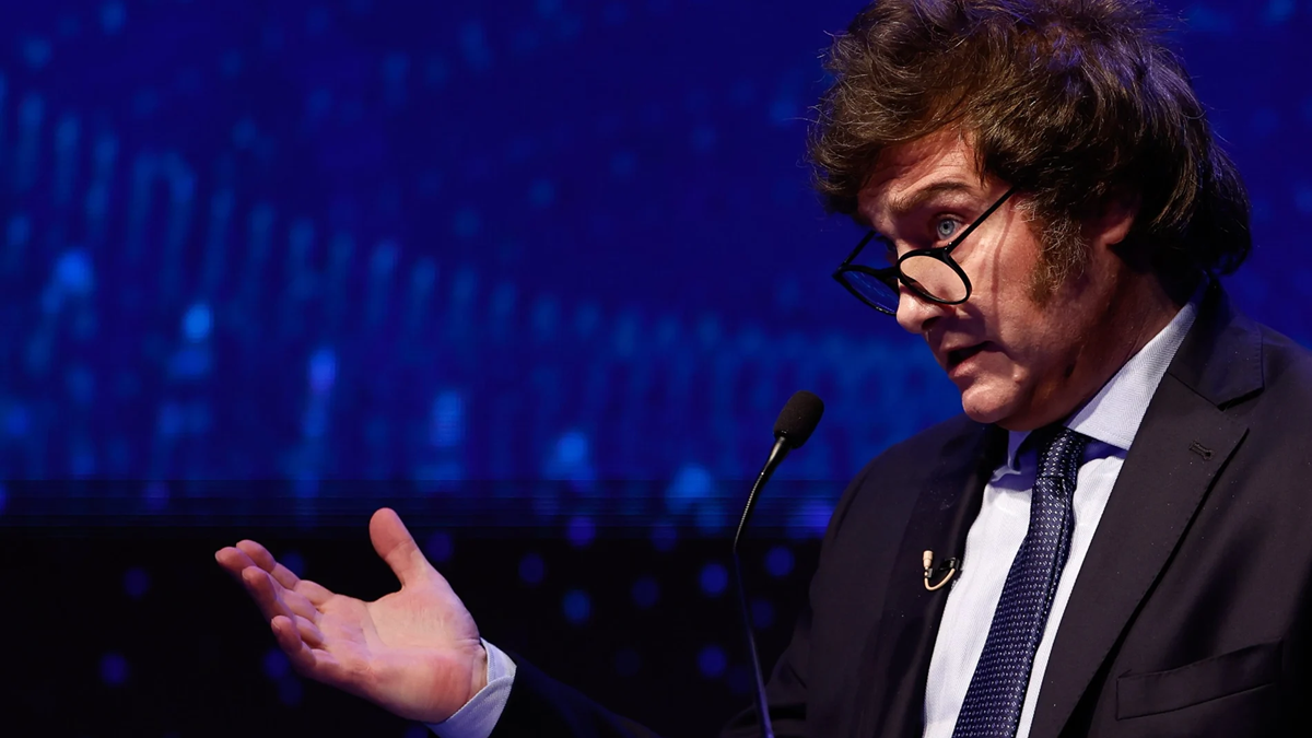 Javier Milei busca apoyo en Davos para obtener U$S4.700 millones del FMI