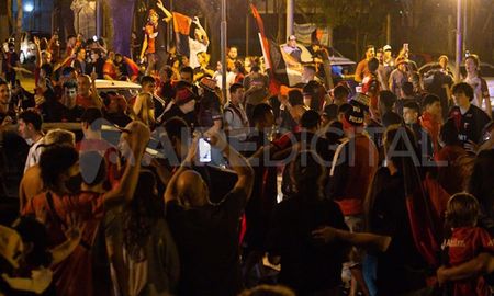 Los fanáticos se aglutinaron en distintos puntos de la ciudad. Los fanáticos se aglutinaron en distintos puntos de la ciudad.