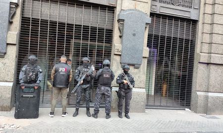 La PDI realizó seis allanamientos en Rosario y Villa Gobernador Galvez La PDI realizó seis allanamientos en Rosario y Villa Gobernador Galvez