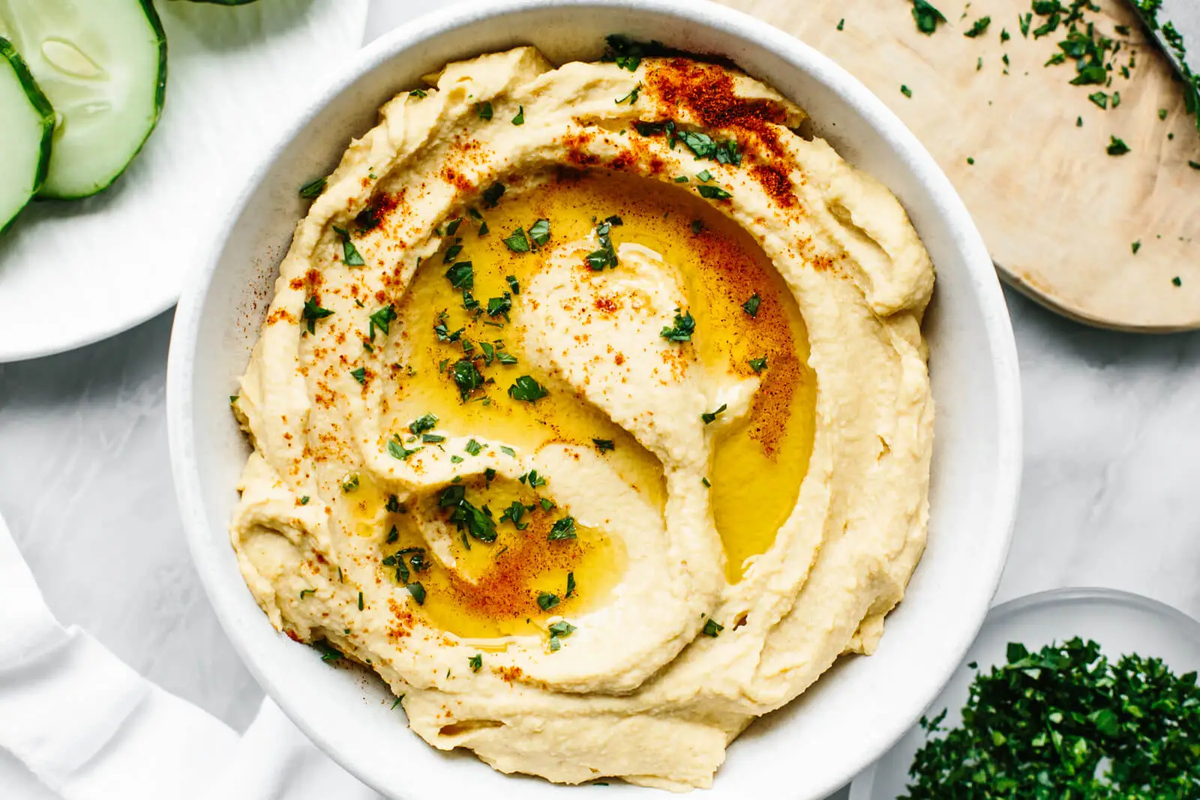El clásico de Medio Oriente que se popularizó en todo el mundo: cómo hacer delicioso hummus en casa