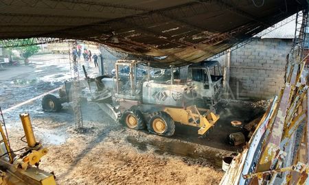 Pérdida millonaria. Así quedó la maquinaria que estaba dentro del galpón municipal de Coronda. Pérdida millonaria. Así quedó la maquinaria que estaba dentro del galpón municipal de Coronda.