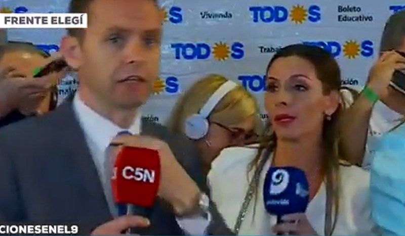 Un movilero de C5N empujó a una periodista mendocina durante la transmisión de las elecciones