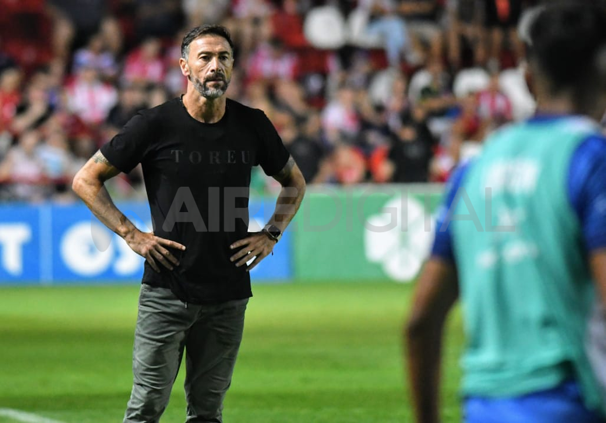 Cristian González solo consiguió 5 triunfos en 26 partidos como DT de Unión. Cristian González solo consiguió 5 triunfos en 26 partidos como DT de Unión.