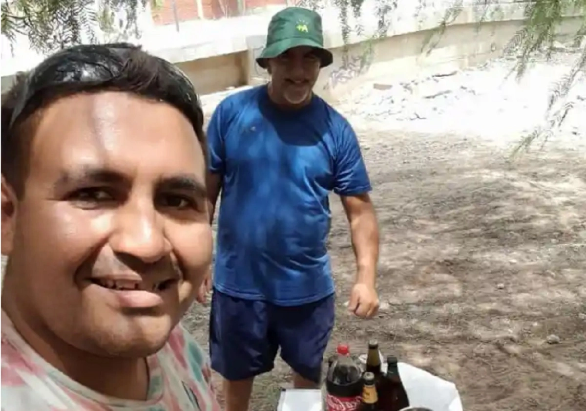 El jubilado de Neuquén le pagó el asado al grupo de trabajadores que encontró su billetera y se la devolvió.