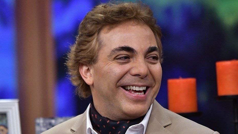 Cristian Castro confesó que toma leche en mamadera por las noches