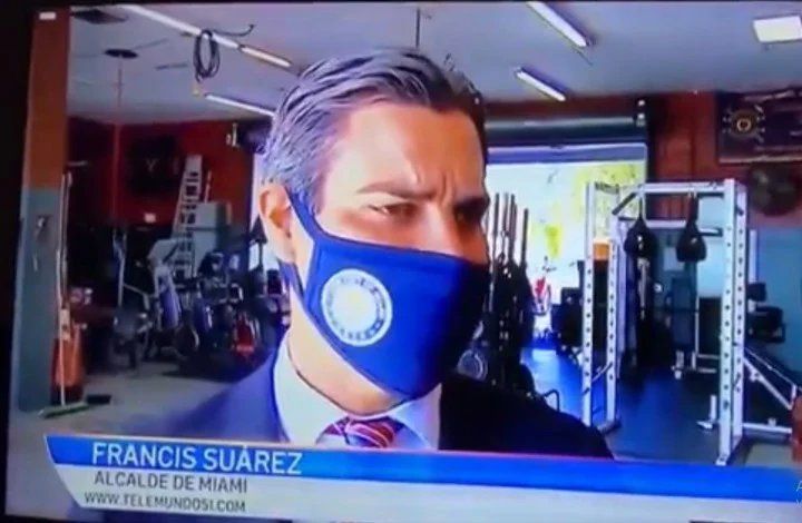 El alcalde de Miami calificó de "asqueroso" que se le dé prioridad a los turistas en la vacunación.