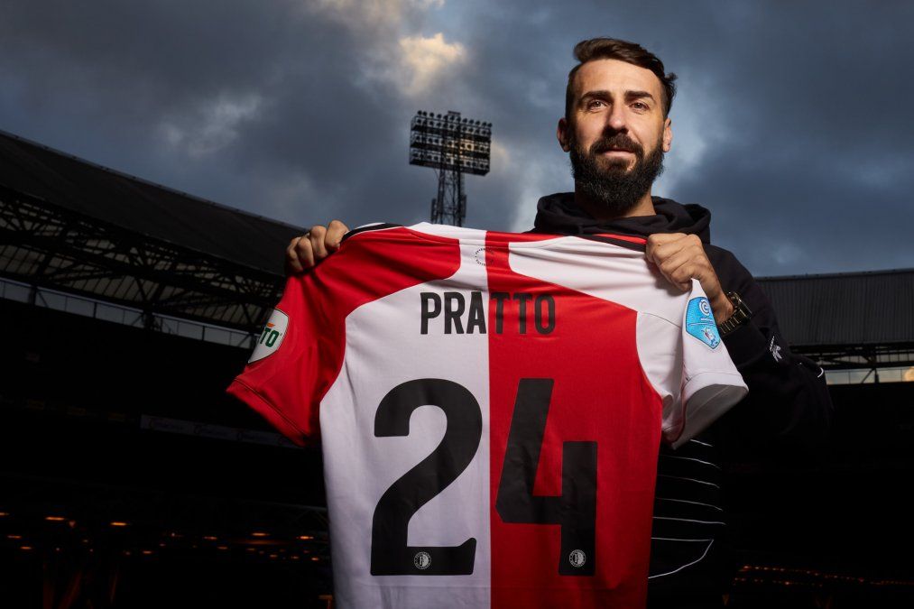 Lucas Pratto habría sido habilitado por Feyenoord a retornar a River luego de los pocos minutos en cancha con los que cuenta el delantero argentino.