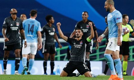 Olympique de Lyon venció hoy a Manchester City por 3 a 1 en el estadio José Alavade de Lisboa, Portugal, y se metió en las semifinales de la Liga de Campeones de Europa, en un partido jugado a puertas cerradas por el coronavirus. Olympique de Lyon venció hoy a Manchester City por 3 a 1 en el estadio José Alavade de Lisboa, Portugal, y se metió en las semifinales de la Liga de Campeones de Europa, en un partido jugado a puertas cerradas por el coronavirus.