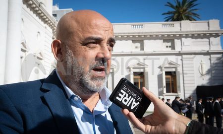 La Cámara de Diputados le asignó la banca en disputa a Fabián Palo Oliver (Frente Amplio por la Soberanía) y le negó el escaño a Rubén Giustiniani (Igualdad). La Cámara de Diputados le asignó la banca en disputa a Fabián Palo Oliver (Frente Amplio por la Soberanía) y le negó el escaño a Rubén Giustiniani (Igualdad).