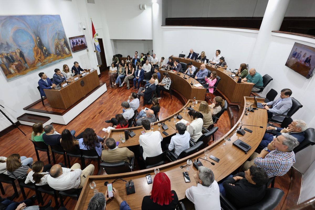 El Foro de Concejales del Área Metropolitana tuvo su último encuentro de este 2025 con un tema clave: pensar las nuevas cartas orgánicas de las ciudades a la luz de la autonomía municipal que consagró la reciente reforma constitucional.