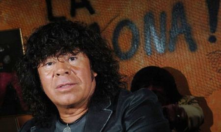 La Mona Jiménez sigue internado pero presenta una mejoría. La Mona Jiménez sigue internado pero presenta una mejoría.