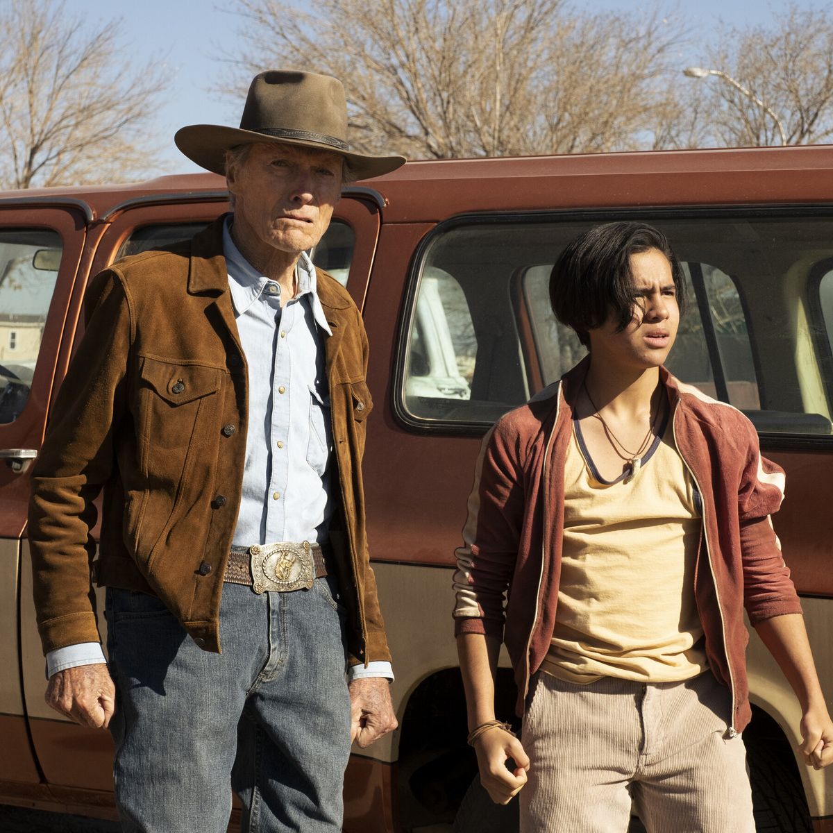 Esta película es dirigida e interpretada por el icónico Clint Eastwood. Esta película es dirigida e interpretada por el icónico Clint Eastwood.