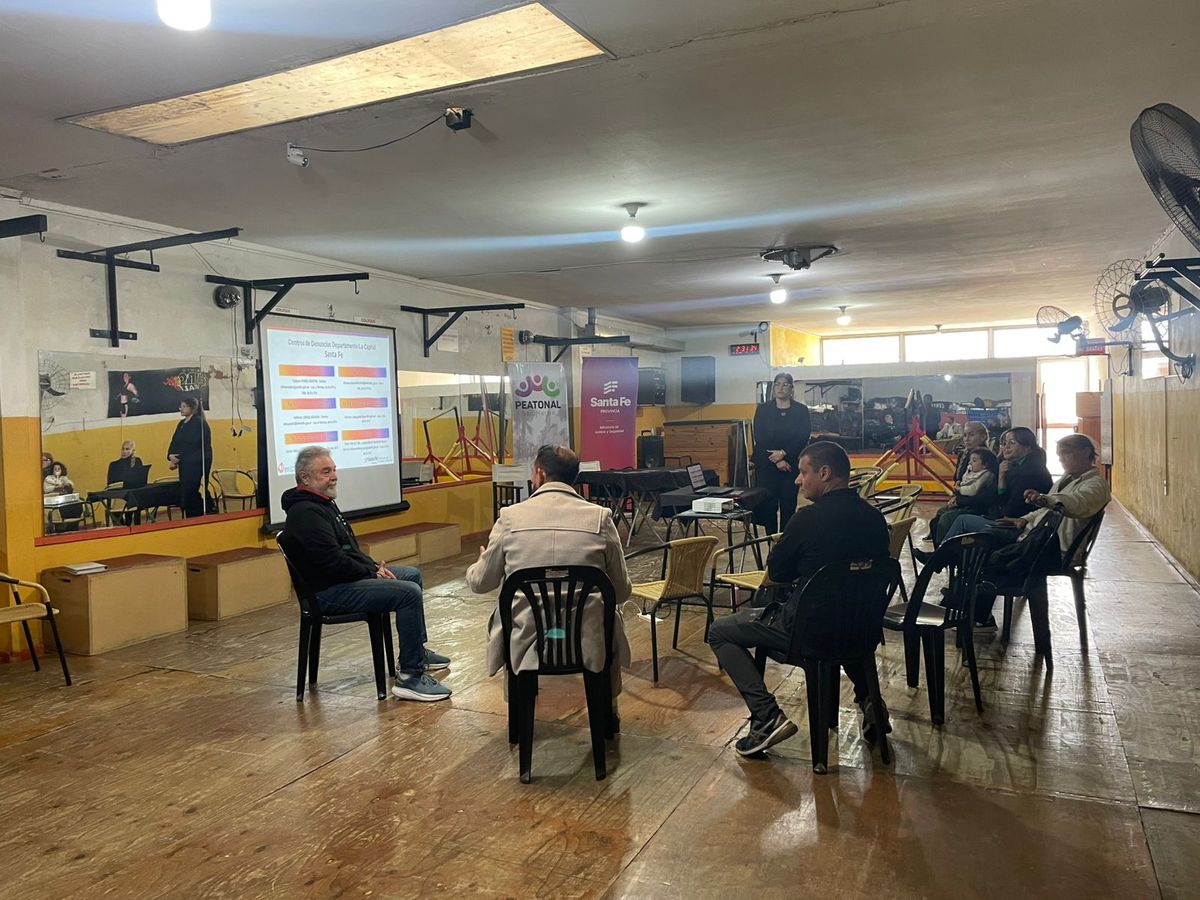 La reunión se realizó en un gimnasio de la Peatonal san Martín.
