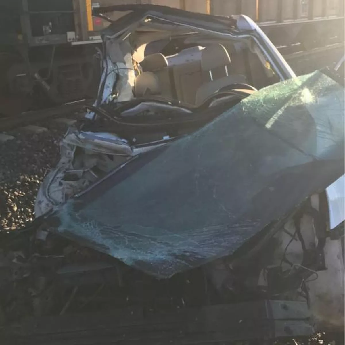 El auto qued&oacute; completamente destrozado tras el accidente.