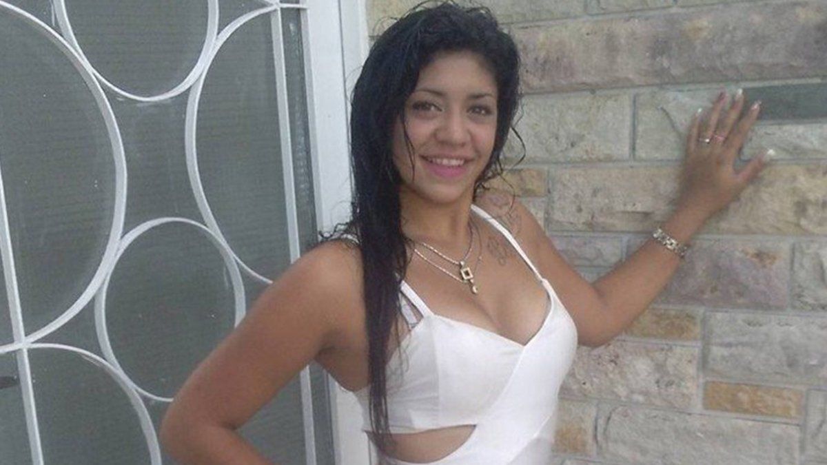 Araceli (22) fue hallada muerta el 27 de abril de 2017 debajo de unos escombros, en el patio de la casa de Darío Badaracco, ubicada en Alfonsina Storni 4477, de José León Suárez, partido de San Martín.