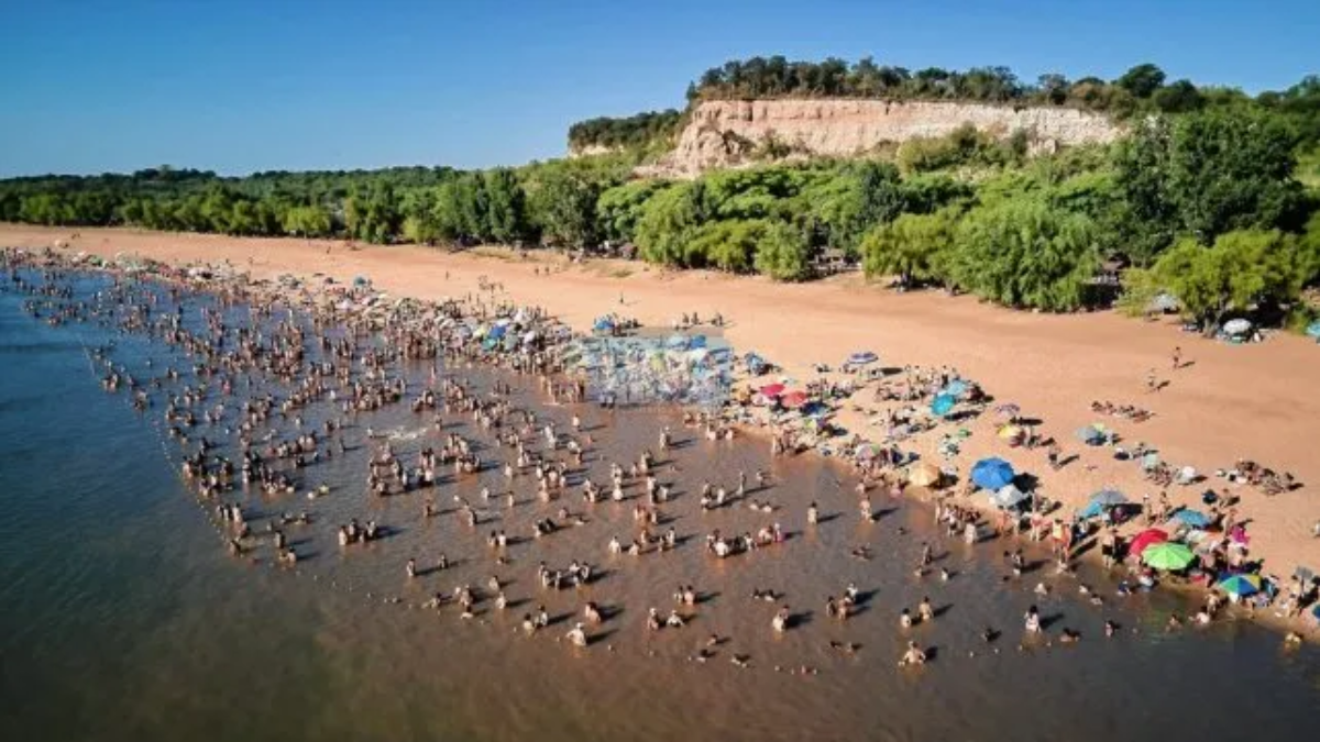 Escapada a 4 playas argentinas de río que son ideales para empezar el 2025.