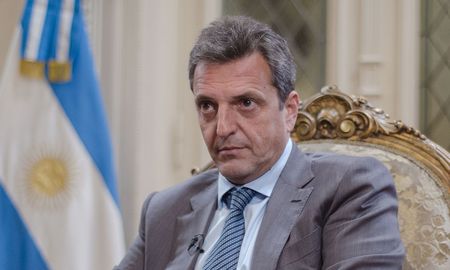 La tercera semana de agosto es la fecha elegida para la primera gira internacional de Sergio Massa como flamante Ministro de Economía, Desarrollo Productivo y Agricultura y Ganadería. La tercera semana de agosto es la fecha elegida para la primera gira internacional de Sergio Massa como flamante Ministro de Economía, Desarrollo Productivo y Agricultura y Ganadería.