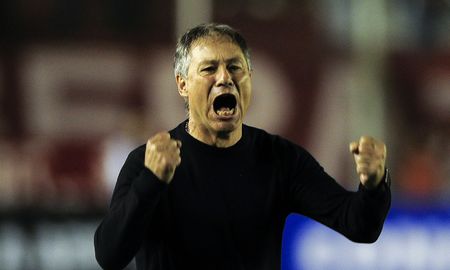 ariel holan elegido como el mejor entrenador del torneo chileno ariel holan elegido como el mejor entrenador del torneo chileno