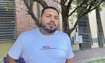 Alain es el papá del bebé de 18 meses que cayó a una pileta en Colastiné Norte. Desde el sábado, tanto él como su esposa pasan todo el tiempo posible en el Hospital de Niños para estar cerca de su hijo. Alain es el papá del bebé de 18 meses que cayó a una pileta en Colastiné Norte. Desde el sábado, tanto él como su esposa pasan todo el tiempo posible en el Hospital de Niños para estar cerca de su hijo.