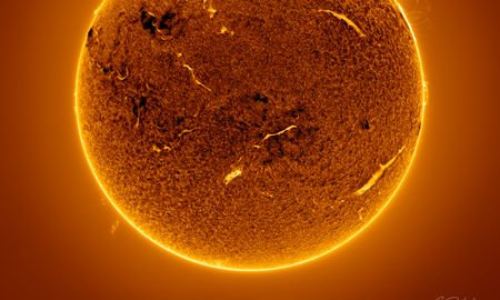 La actividad del Sol aumentó vertiginosamente. La actividad del Sol aumentó vertiginosamente.