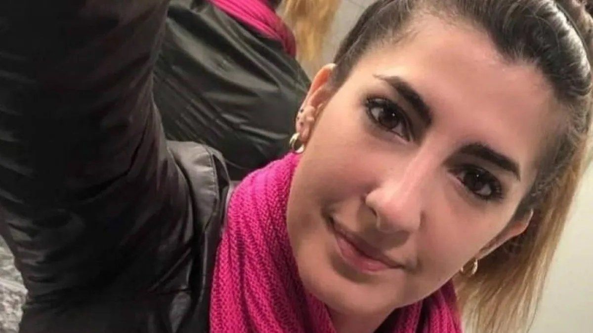 La última vez que Betiana Rossi fue vista llevaba un pantalón corto color negro, musculosa rosa clara y zapatillas rojas.