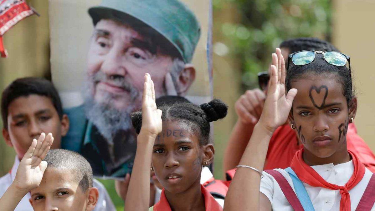 A solo nueve días de entregar el poder