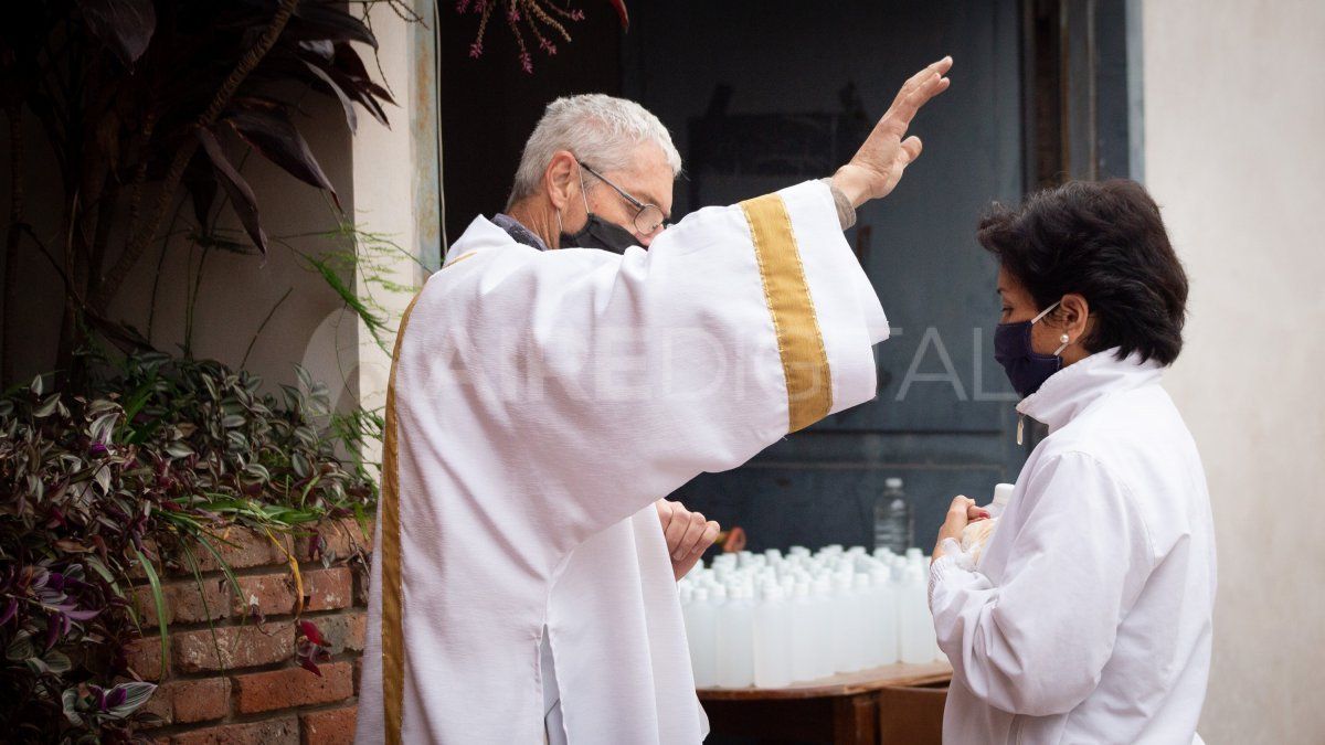 La parroquia de San Cayetano permanece abierta para las 10 misas programadas