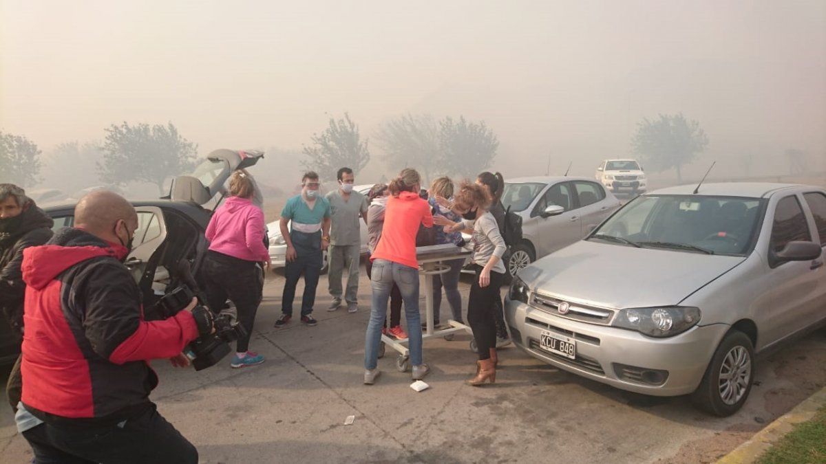 Así evacuaban este viernes el Hospital Materno Infantil