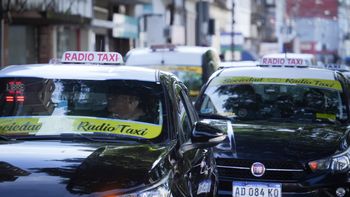 Taxistas y remiseros, contra la prórroga de las apps: reclamo frente a la Municipalidad