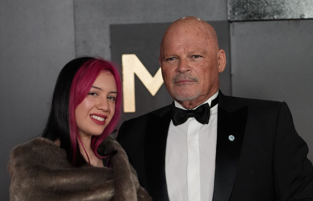 La ex novia de Alfa lo acusó en las redes sociales y advirtió a su nueva novia sobre las actitudes peculiares del sesentañero.