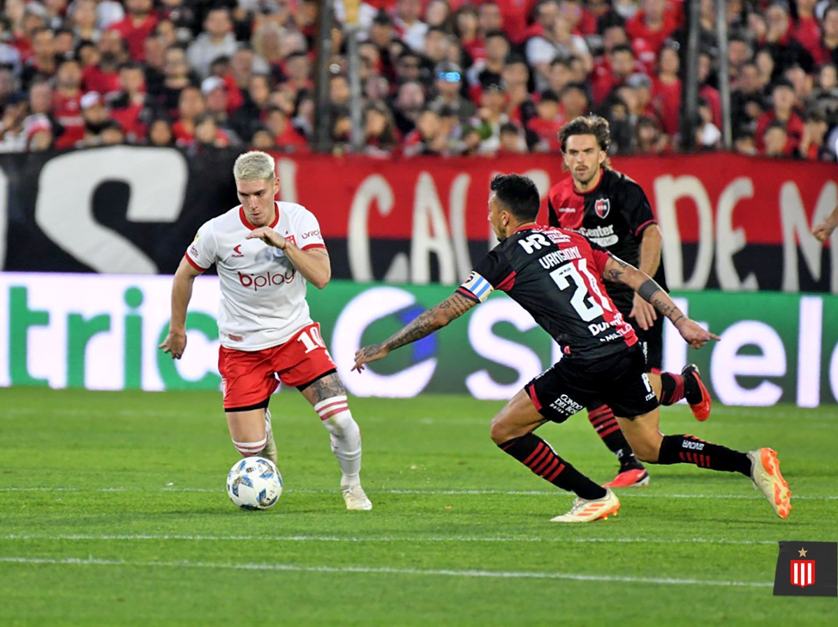 Estudiantes derrotó 1-0 a Newell's en el Coloso Marcelo Bielsa. Estudiantes derrotó 1-0 a Newell's en el Coloso Marcelo Bielsa.