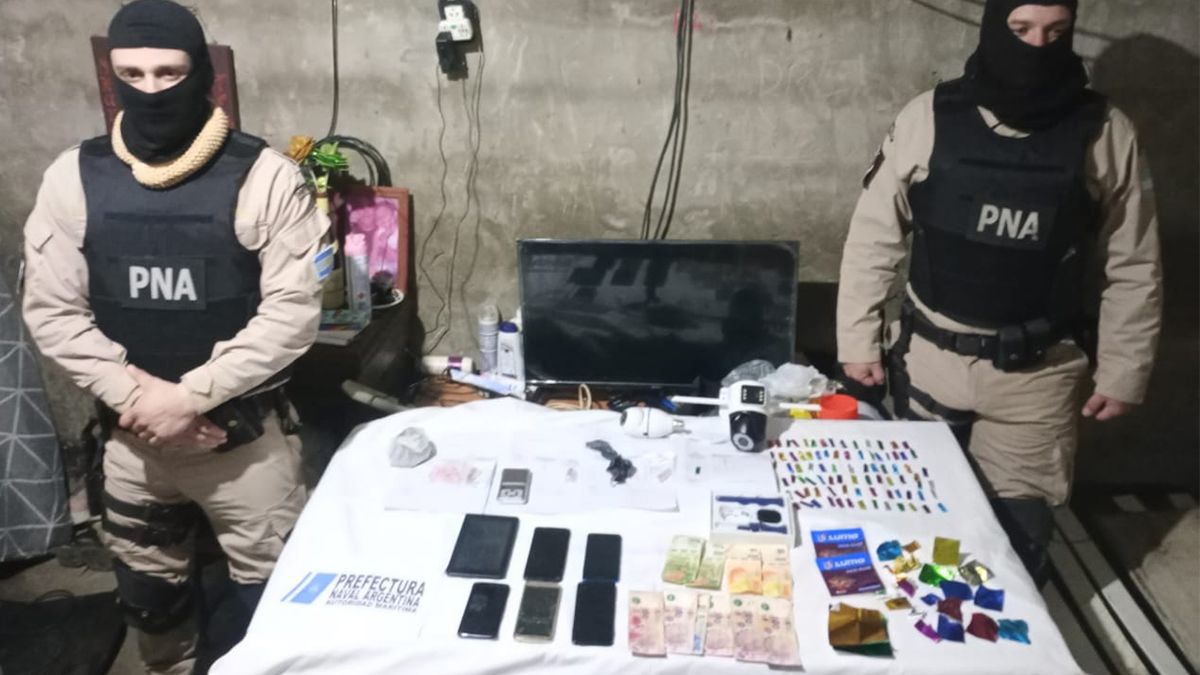 El procedimiento fue ejecutado por agentes de la Prefectura Naval Argentina. El procedimiento fue ejecutado por agentes de la Prefectura Naval Argentina.