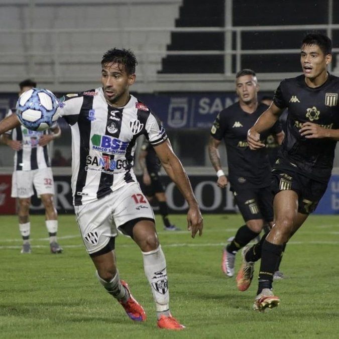 La Academia no pudo aprovechar su jerarquía e igualó ante Central Córdoba como visitante