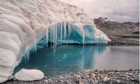 A 2000 metros de altura, las condiciones climáticas son letales, lo que vuelve aún más enigmático el viaje de quien perdió este calzado en la montaña. A 2000 metros de altura, las condiciones climáticas son letales, lo que vuelve aún más enigmático el viaje de quien perdió este calzado en la montaña.
