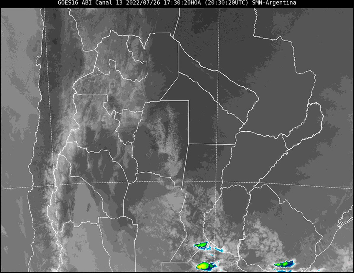 En la imagen satelital se observa abundante nubosidad en el centro y sur provincial. Además, se registran algunas lluvias y tormentas aisladas, con actividad eléctrica leve a moderada.