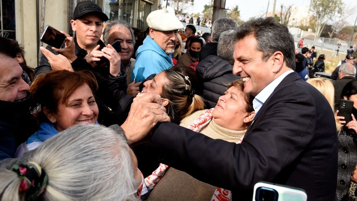 Massa aseguró que trabajando juntos es posible volver a poner entre todos a la Argentina de pie.