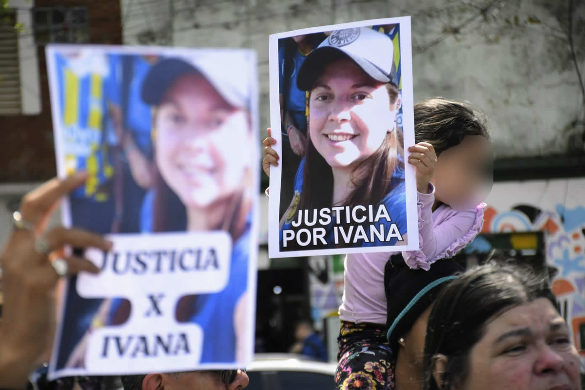 Rosario Central se puso a disposición de la Justicia para esclarecer el asesinato de la hincha tras el clásico. Rosario Central se puso a disposición de la Justicia para esclarecer el asesinato de la hincha tras el clásico.