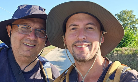 Gastón y Mariano Suárez, padre e hijo de la ciudad de Santa Fe, recorrieron más de 3.000 km desde Roma hasta Santiago de Compostela.