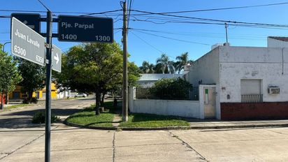 Balearon a dos hombres en Santa Fe y uno está grave: escucharon un ruido, salieron al patio y los atacaron