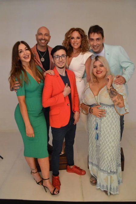 More Rial y el elenco de La Mentirita.