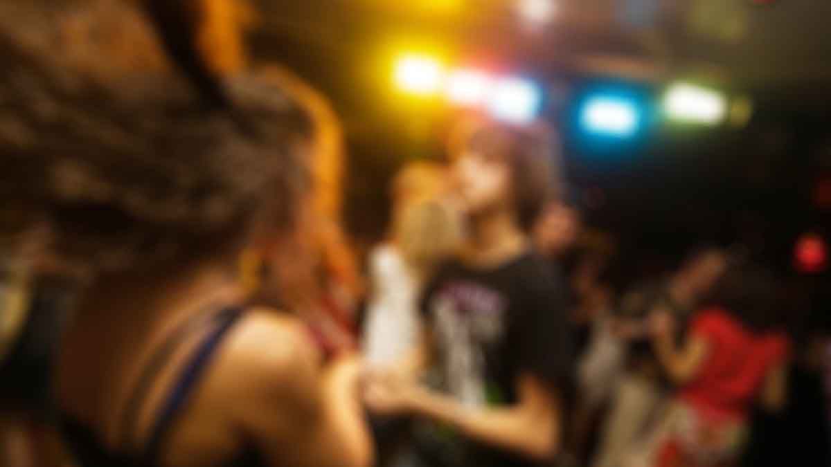 Descubren fiestas de 15, boliches abiertos, partidos de fútbol y hasta riñas de gallos