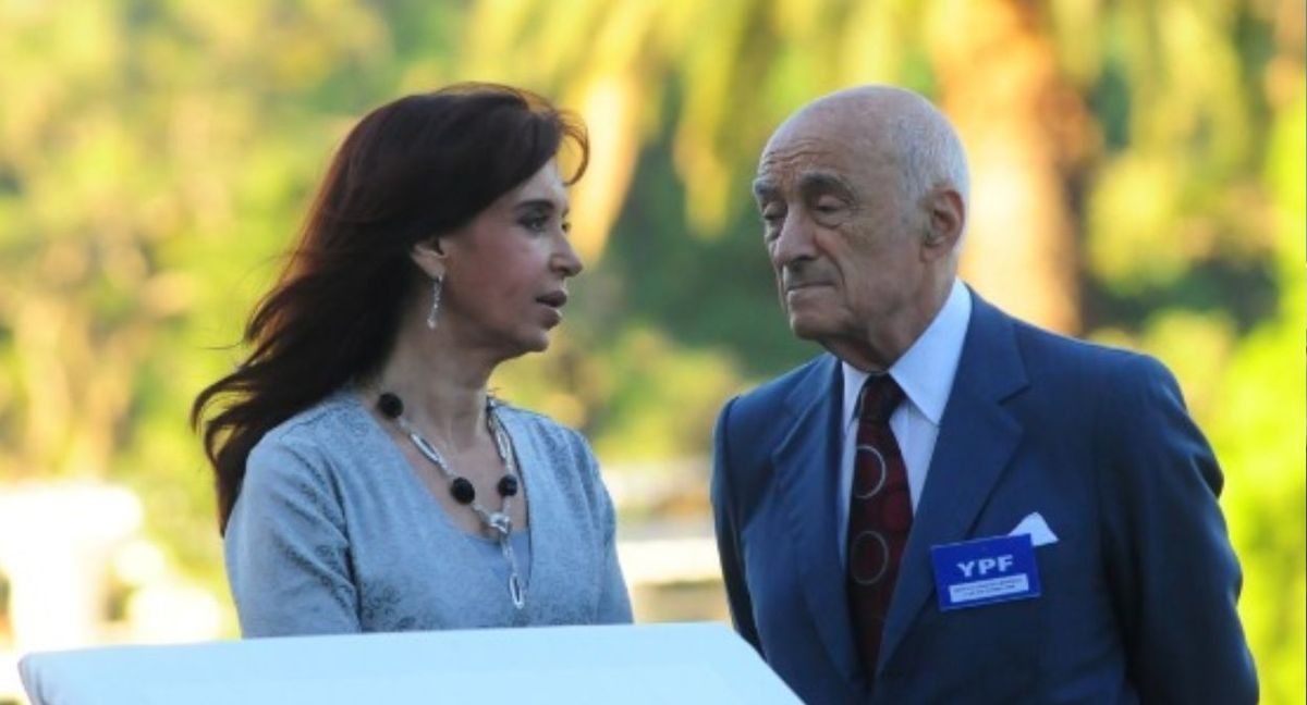 La relación de los Kirchner con la familia Eskenazi se desvaneció con el correr del ejercicio del poder. Hoy esperan cobrar USD 4.800 millones por la sentencia de Preska a favor de Bruford Capital. La relación de los Kirchner con la familia Eskenazi se desvaneció con el correr del ejercicio del poder. Hoy esperan cobrar USD 4.800 millones por la sentencia de Preska a favor de Bruford Capital.