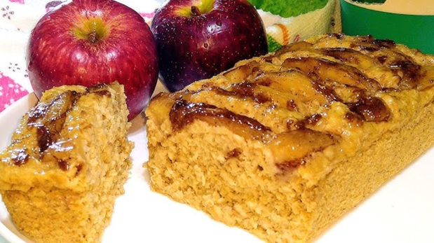 Receta para hacer pan de avena con manzana y canela.