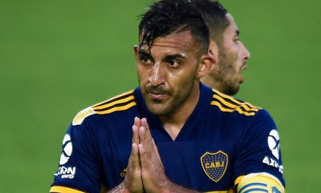 José Vignatti, presidente del Club Atlético Colón, está reunido en Buenos Aires con dirigentes de Boca Juniors para destrabar el pase de Ramón Wanchope Ábila. Facundo Farías podría servir como moneda de cambio. José Vignatti, presidente del Club Atlético Colón, está reunido en Buenos Aires con dirigentes de Boca Juniors para destrabar el pase de Ramón Wanchope Ábila. Facundo Farías podría servir como moneda de cambio.