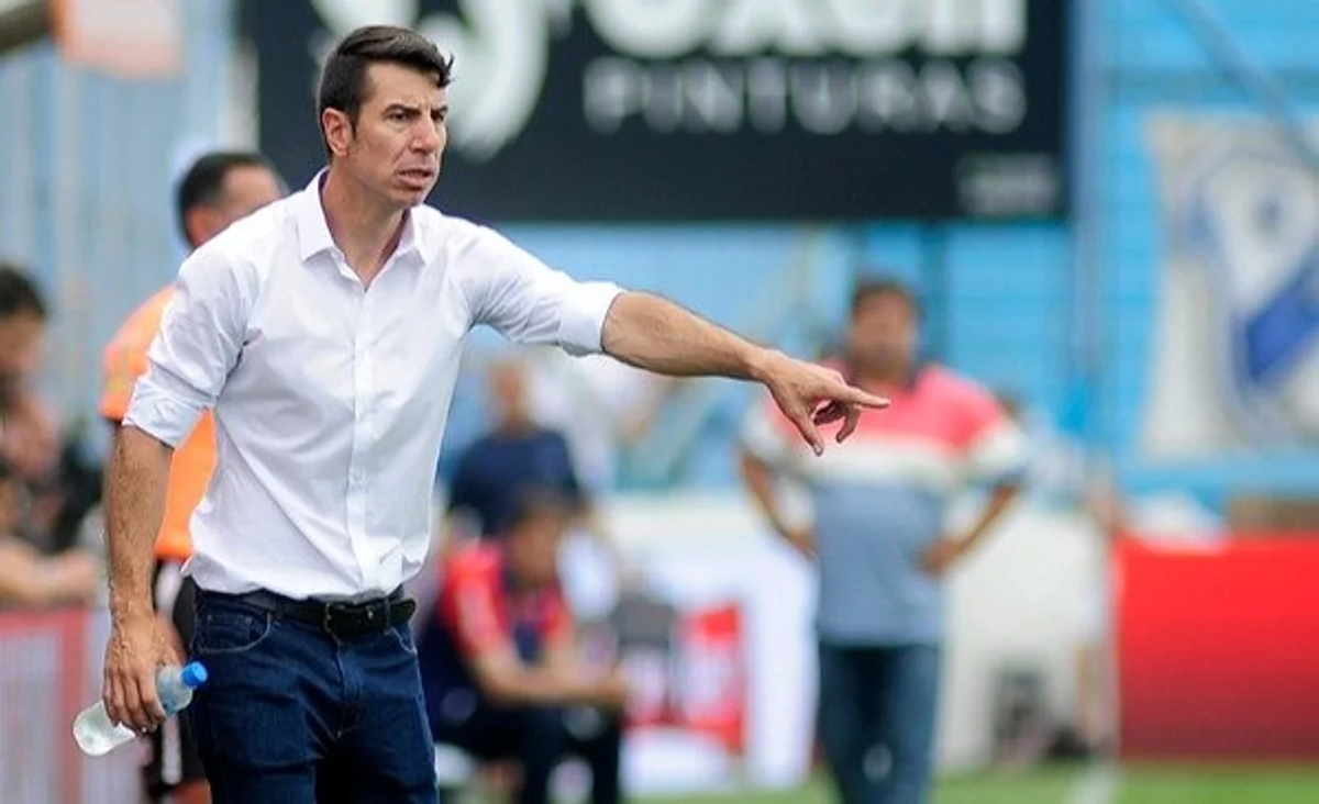 Gastón Esmerado fue noticia porque dejó de ser el entrenador de Guillermo Brown tras los incidentes contra Defensores de Belgrano.