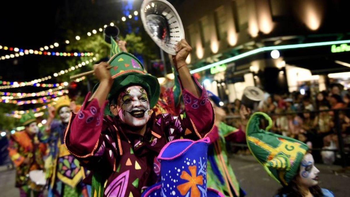 El Carnaval Sancarlino refuerza su perfil como uno de los eventos culturales más convocantes del verano en la región.