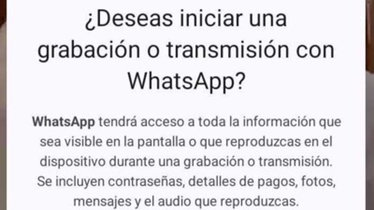 El mensaje de advertencia que emite WhatsApp antes de compartir pantalla en la videollamada. El mensaje de advertencia que emite WhatsApp antes de compartir pantalla en la videollamada.