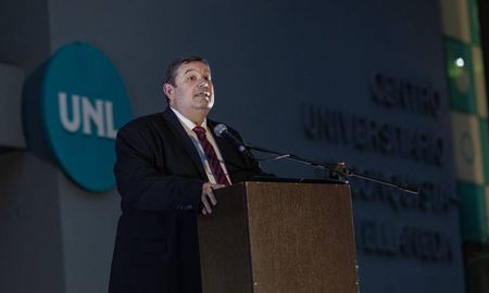“Uno todos los días termina apenado porque vemos que estamos perdiendo futuro”, expresó el rector de la UNL, Enrique Mammarella. “Uno todos los días termina apenado porque vemos que estamos perdiendo futuro”, expresó el rector de la UNL, Enrique Mammarella.